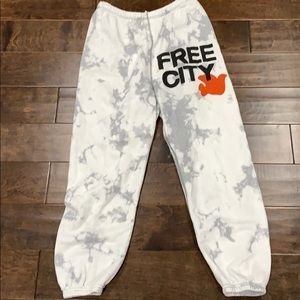 Free city superbleachout OG sweatpants medium